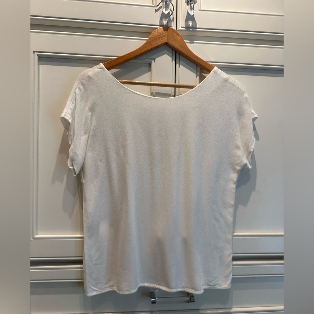 White Short Sleeve T-Shirt with Textured Pattern